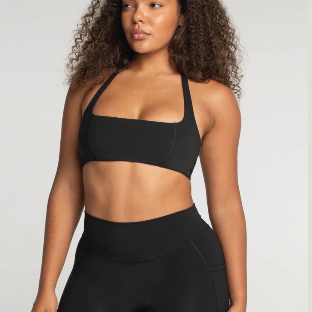 RARE Halter Sports Bra - Form by Sami Clarke - Size M EUC Black ✨